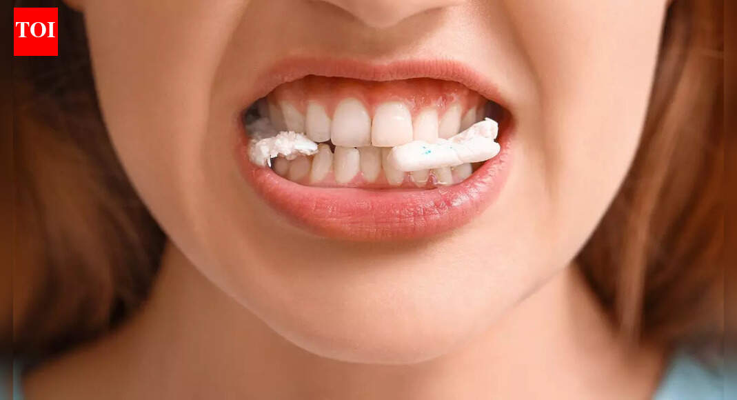 एथलीटों को हमेशा मैदान पर च्युइंग गम चबाते हुए क्यों देखा जाता है: तनाव हार्मोन को कम करने और संज्ञानात्मक सहनशक्ति को बढ़ावा देने का एक सरल तरीका |