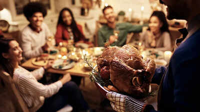 Por qué a los seres humanos les gusta tanto compartir un buen banquete