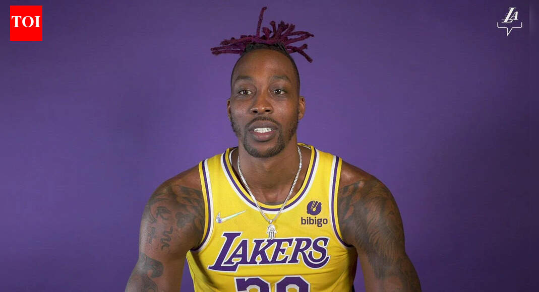 Dwight Howard creates touching Thanksgiving moment for two surprised women