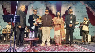 Patrons flock to the ‘pukar’ of Hemant Kumar