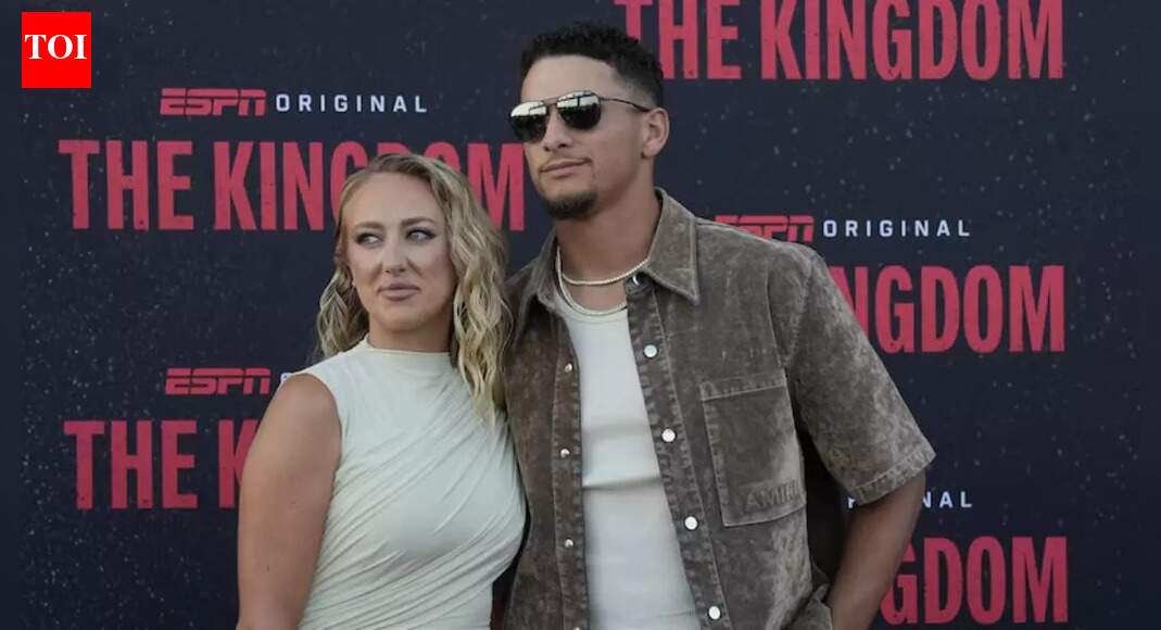 Patrick and Brittany Mahomes stun fans with elegant Thanksgiving looks with the kids