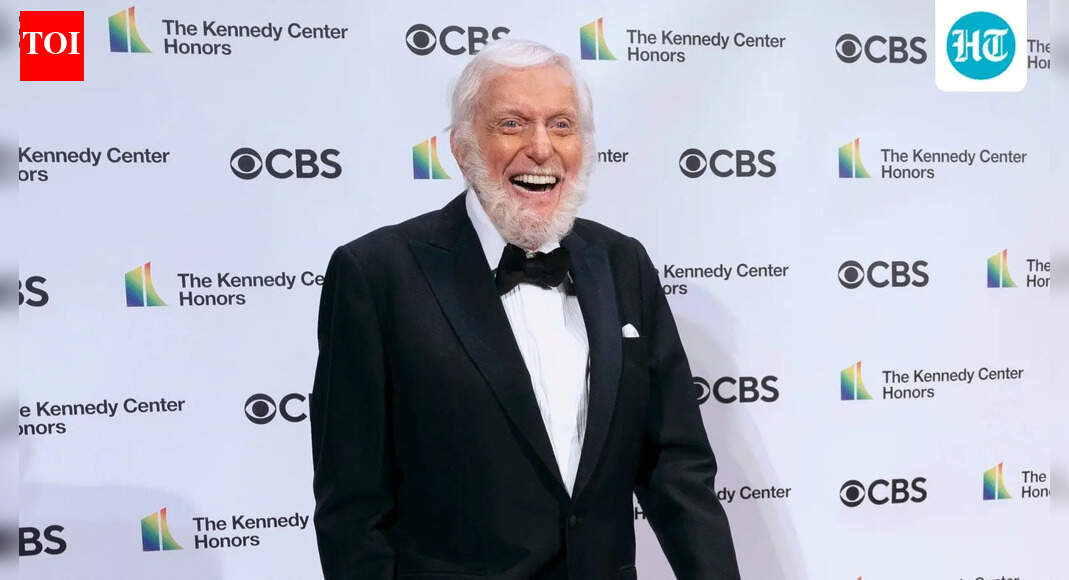 Dick Van Dyke recalls working in ‘Mary Poppins’: ‘You never get tired of it’