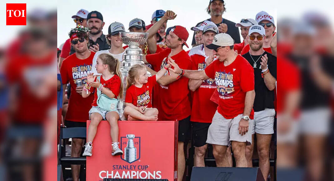 NHL Update: Brad Marchand and his family host Thanksgiving to comfort teammates missing home