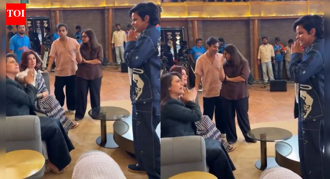 काजोल ने क्रिकेटर शैफाली वर्मा को ‘मेरे ख्वाबों में जो आए’ डांस का हुक स्टेप बड़े प्यार से सिखाया – देखें |