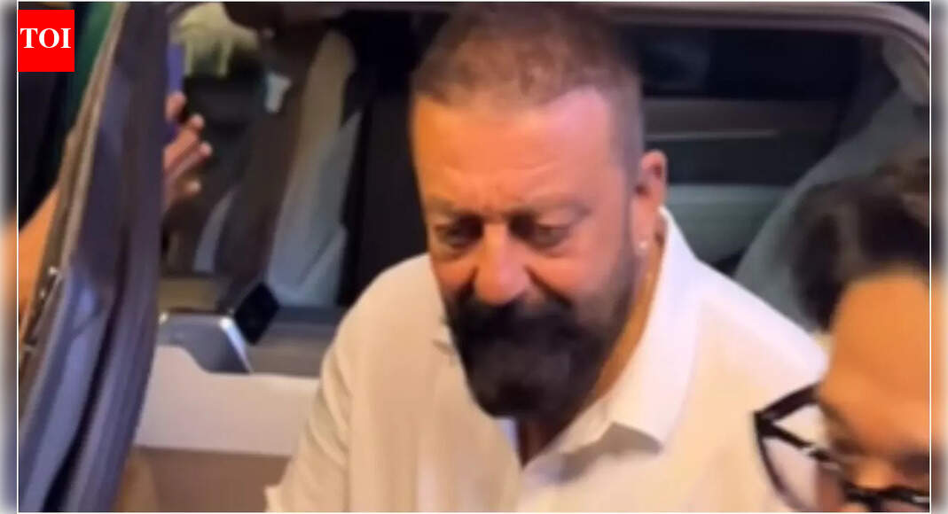 Sanjay Dutt faces fan mob; netizens quip, 'Fans and media blame Bollywood...'