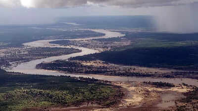 Which river crosses the Tropic of Capricorn twice: The unique journey and geography of the Limpopo River
