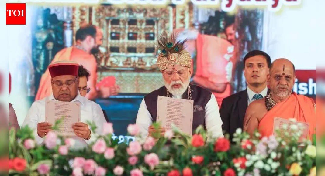 PM Modi Joins Over 1 Lakh Devotees In Mass Bhagwat Gita Recitation At Udupi Event