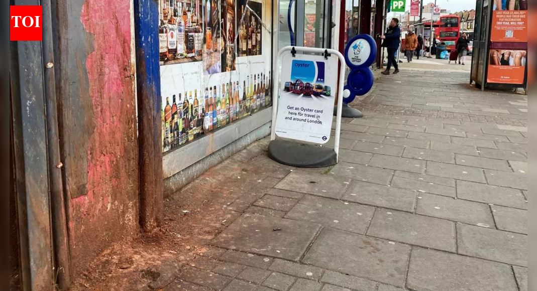 <div>Row erupts over £30,000 paan spit clean-up in London: 'Import the third world. Become the third world.'</div>