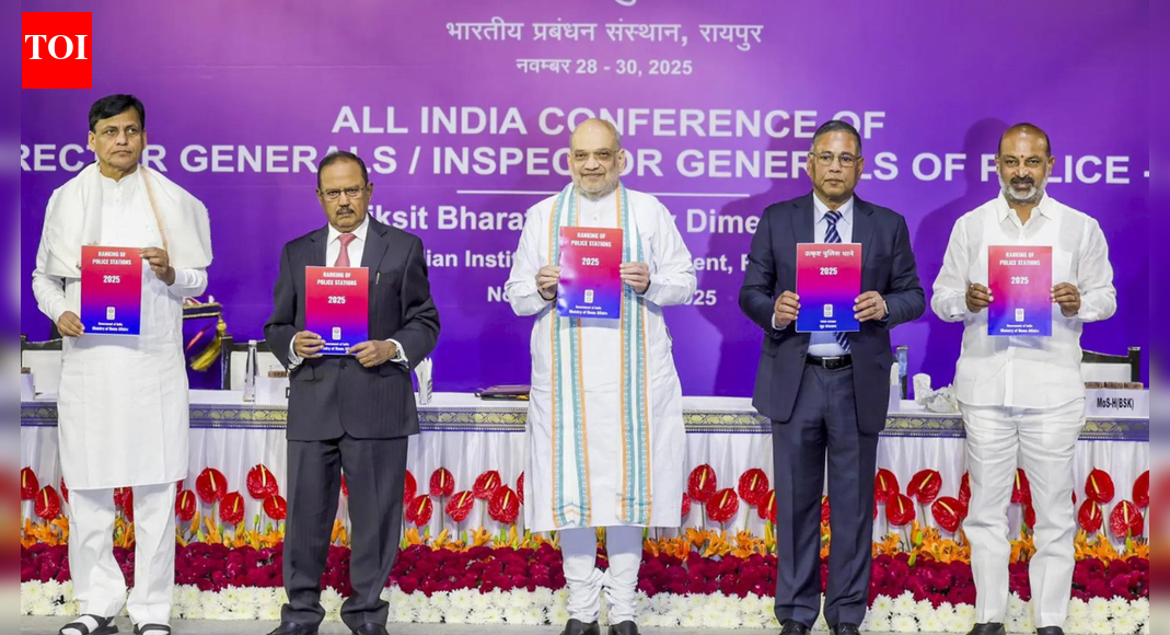 <div>'We must launch a 360-degree attack on narcotics and organised crime': Amit Shah</div>