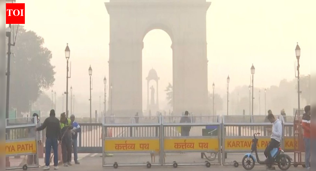 Delhi AQI hits 341: Delhiites spend over 15 days in 'very poor' category; residents report health discomfort