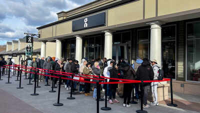 Venezolanos acuden en masa a las tiendas de Caracas por el Black Friday en medio de las dificultades económicas