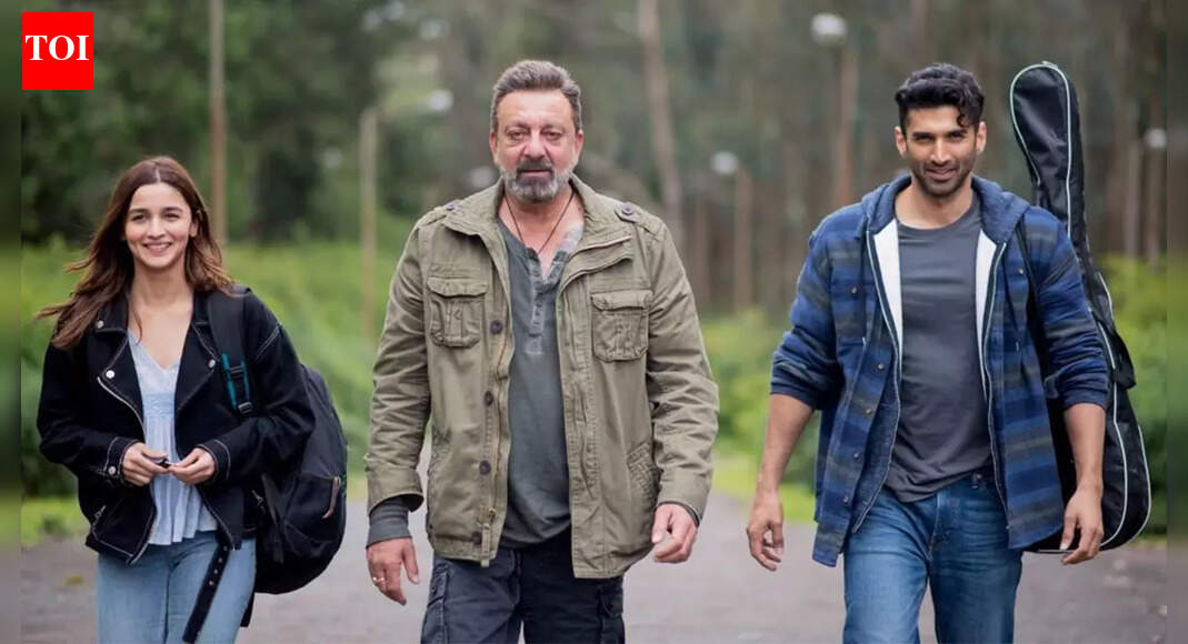 Pooja Bhatt says Sanjay Dutt wanted 'Sadak 2' to recreate the close bond they shared on set, 'What he told me was that the environment that was there on the sets I miss'