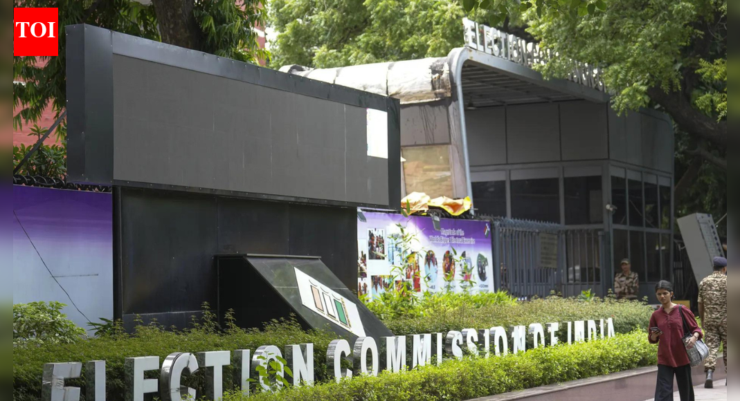 <div>'Work tirelessly at field': EC doubles remuneration of BLOs; hikes pay for supervisors</div>