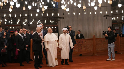 Pope visits Istanbul's Blue Mosque, but does not pray, as he focuses on unifying Christians
