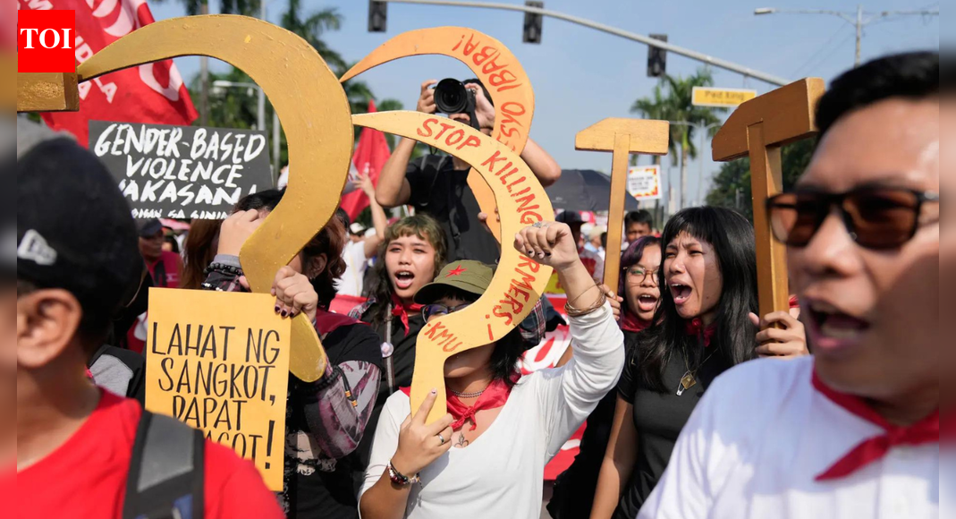 Philippine president says 7 suspects in corruption scandal have been detained, others being sought