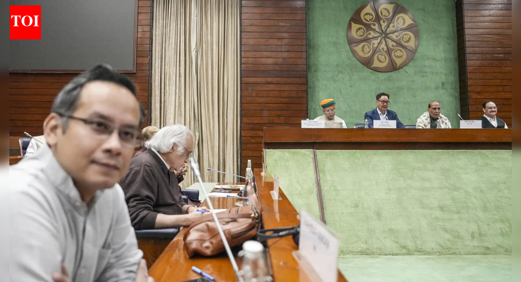 <div>Parliament Winter Session: Opposition demands debate on Delhi blast, SIR; govt says ready to listen -- what's on agenda</div>