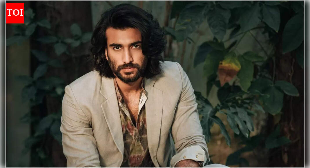 <div>Meezaan on age gap in films: 'Weird aapko 30 years ke pehle...'</div>