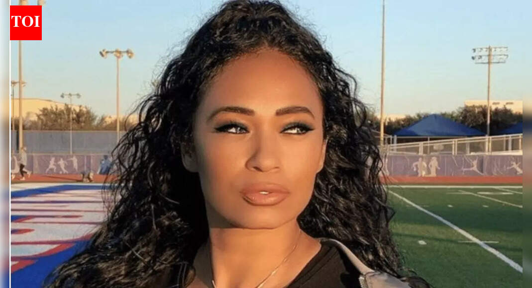 Shedeur Sanders’ mom stuns in proud mama style with glam game-day look