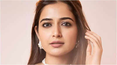 Kannada actress Ashika Ranganath's cousin dies by suicide, family alleges harassment by drug-addicted boyfriend - Reports