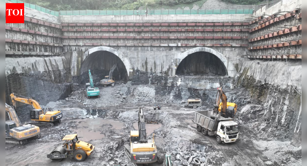Mumbai’s mobility upgrade! India’s largest 13.34-m Single Shield TBM has been safely lowered for the Thane–Borivali Twin Tunnel project — the country’s biggest-diameter, longest urban tunnel