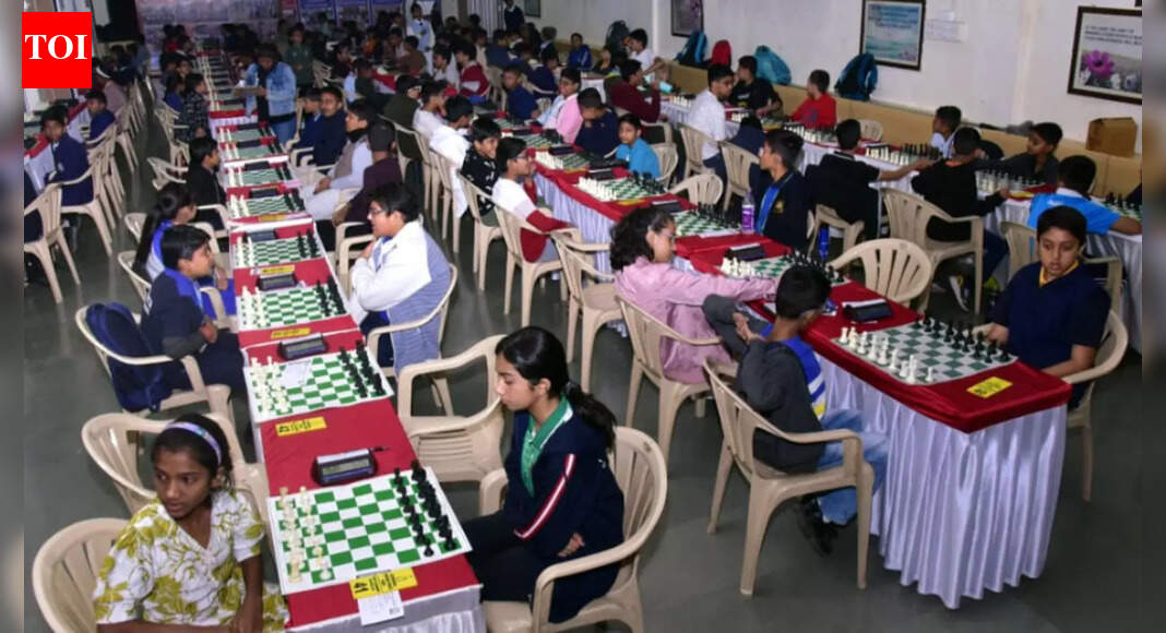 5th inter-school chess tournament at Suryadatta draws enthusiastic participation with 500 students from 80 schools