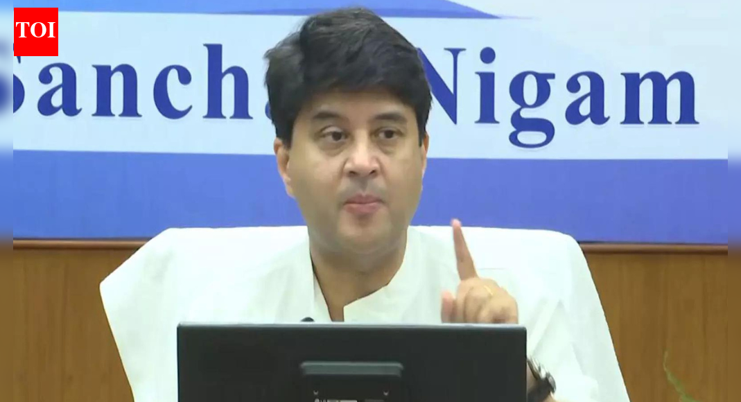 <div>Sanchar Saathi App row: Can you delete it? Centre's big clarification after opposition's 'snooping' charge</div>