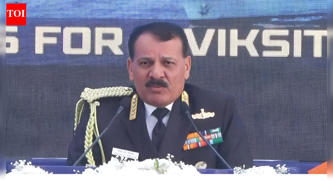 <div>'Forced Pakistan ships to stay in ports': Navy chief details Operation Sindoor; fleet on full alert</div>