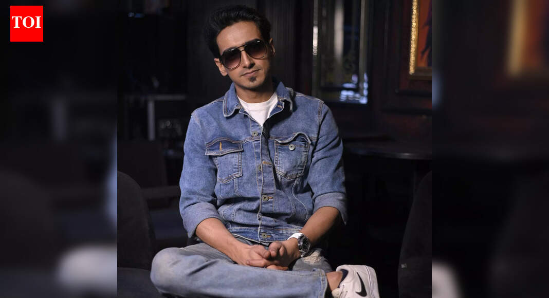 Trailer of Khujechi Toke Raat Berate unveiled