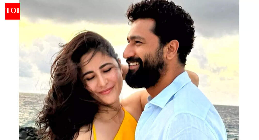 <div>Will Vicky Katrina announce their baby boy's name soon? Actor blushes</div>