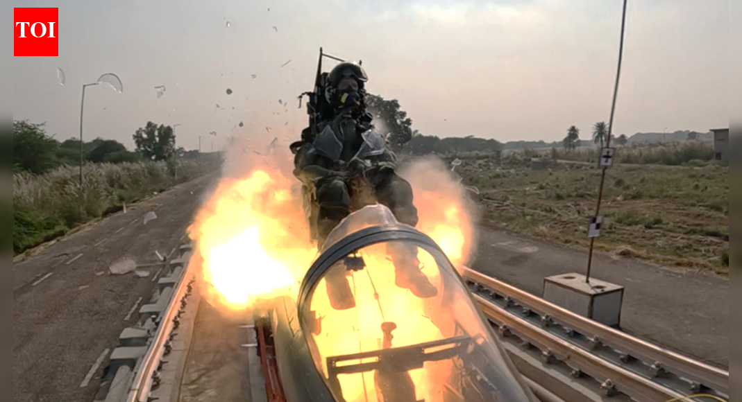 <div>'India in elite club of nations': DRDO successfully conducts high-speed rocket-sled test; Rajnath hails 'self-reliance milestone'</div>