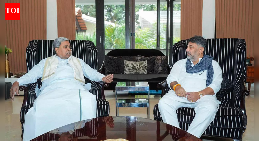 <div>Karnataka 'breakfast diplomacy': Second meet between Siddaramaiah and DKS draws blank; now, all eyes on Congress high command</div>