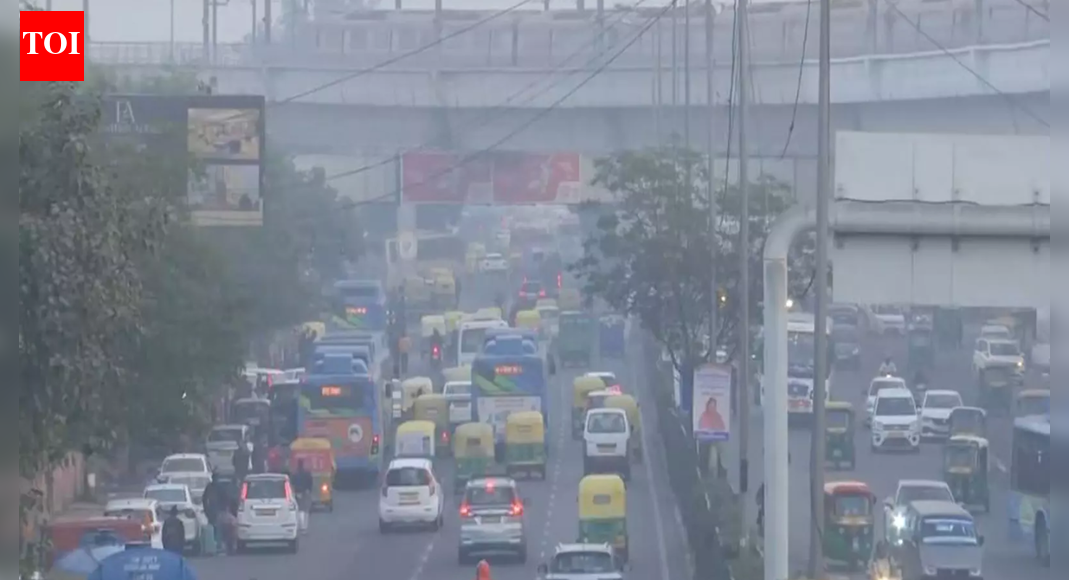 Delhi pollution nears 'severe' again: AQI rises to 372