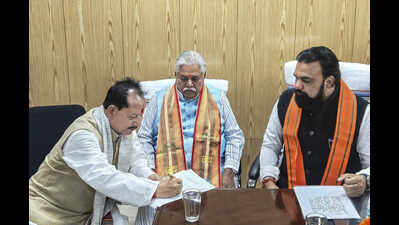 <b>बीजेपी को मिला स्पीकर पद; जद(यू) का कहना है कि उसने कुछ भी नहीं खोया</b>है” title=”एक रणनीतिक पैंतरेबाज़ी में, भाजपा ने महत्वपूर्ण गृह विभाग के अधिग्रहण के बाद, अध्यक्ष की भूमिका हासिल करके बिहार की एनडीए सरकार के भीतर अपनी स्थिति मजबूत कर ली है। यह घटनाक्रम बिहार के बदलते राजनीतिक परिदृश्य की पृष्ठभूमि में सामने आया है, जिससे स्पीकर के कार्यालय के लिए दांव बढ़ गया है।” decoding=”async” fetchpriority=”high”/></div>
</div>
</div>
<div class=