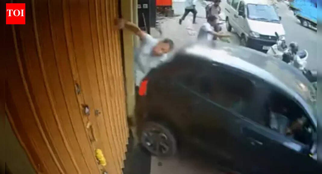 Pedestrian injured after ‘drunk’18-yr-old reverses car into him