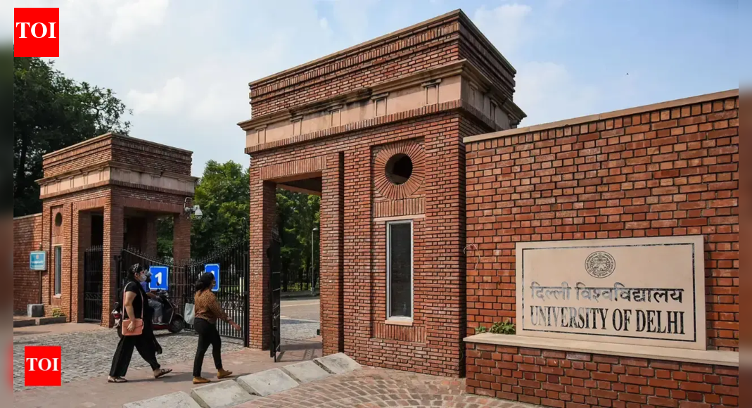 Delhi University bomb scare: Threat emails sent to Ramjas, Deshbandhu colleges