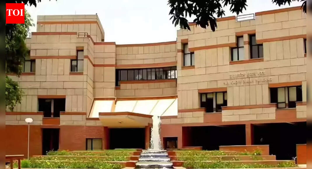 IIT-Kanpur sets new record 672 job offers on Day 1 of placements