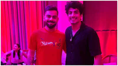 When Palash Muchhal shared a frame with THIS cricket legend, don't forget to zoom in on the actress in background