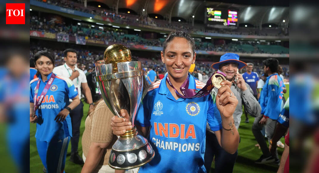 Women's World Cup: One lakh each! After Rs 2.25 crore payout to players, Maharashtra govt rewards 11 Team India support staff