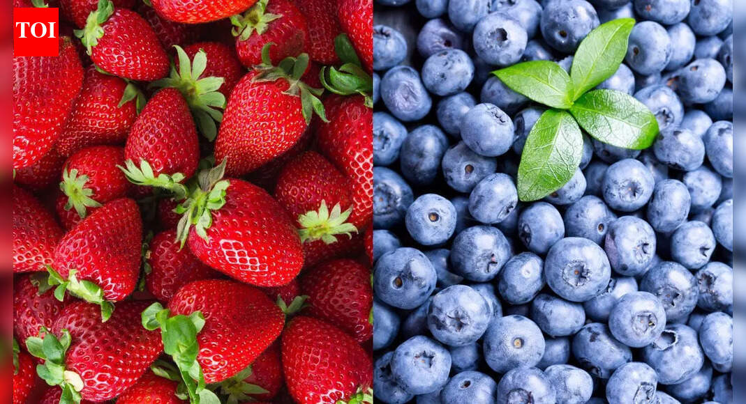 Strawberries vs Bluebrries vs Grapes: Which has more nutrition