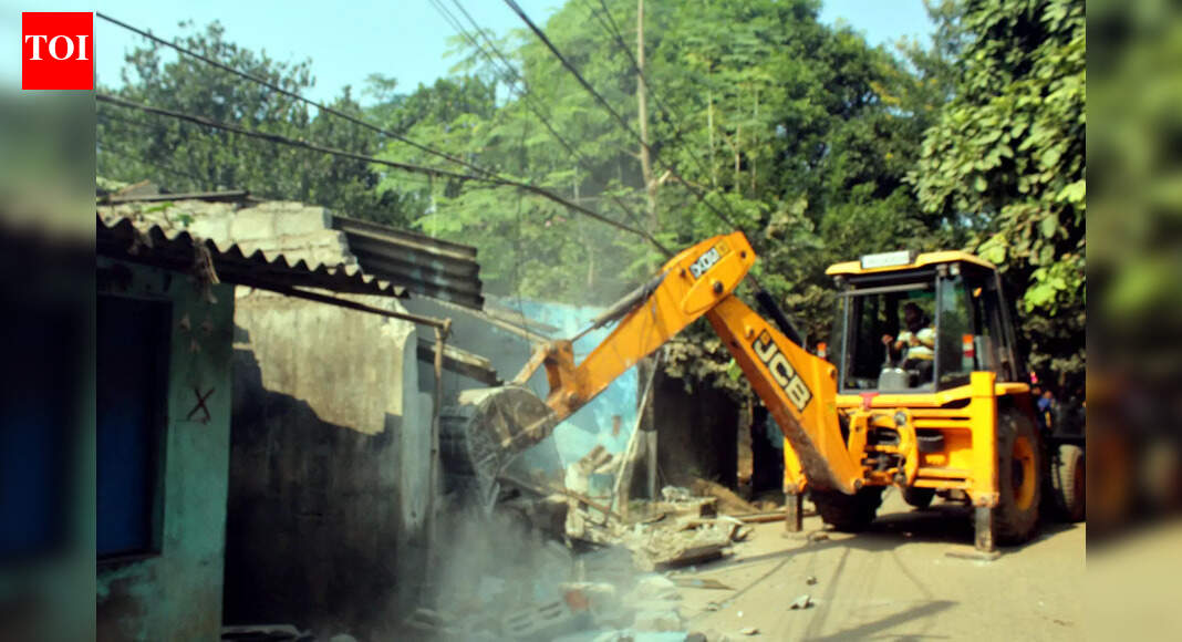 CPI(ML) protests eviction drive, says it favours wealthy, displace poor