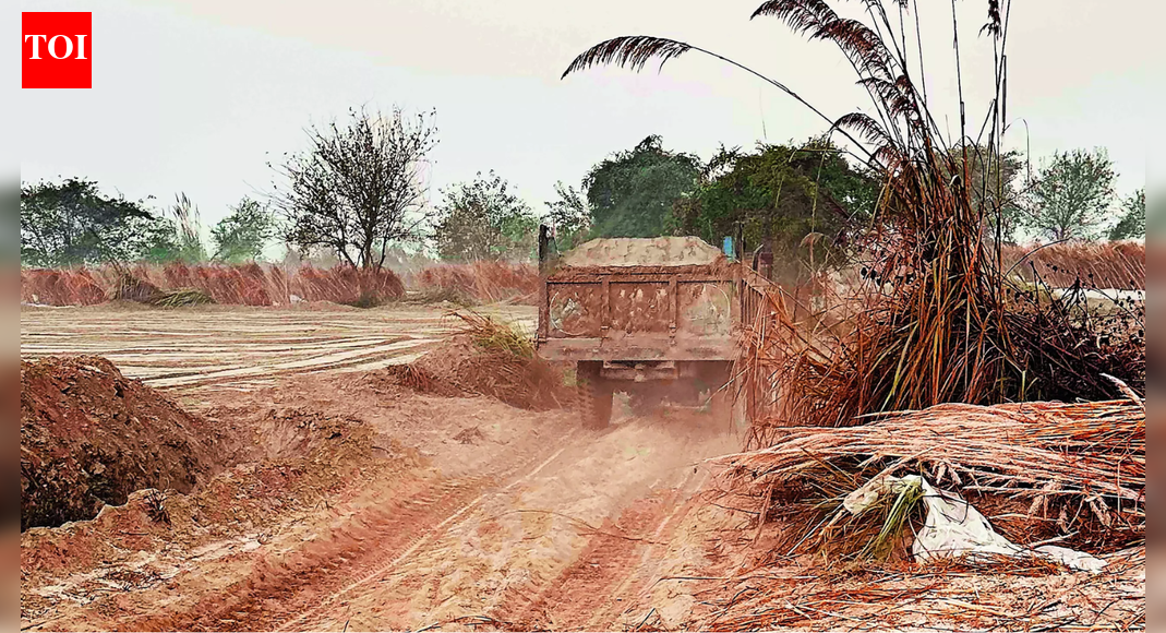 Tractors in the fog: Gangs mining sand under Delhi officials' noses