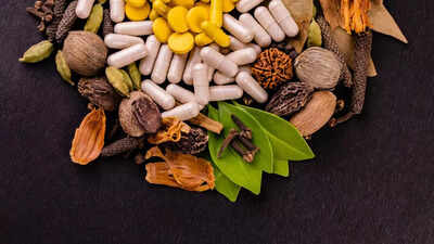 Is it OKAY to take Ayurvedic and Allopathic medicines together? Here’s what you need to know about risks, benefits, and safe use