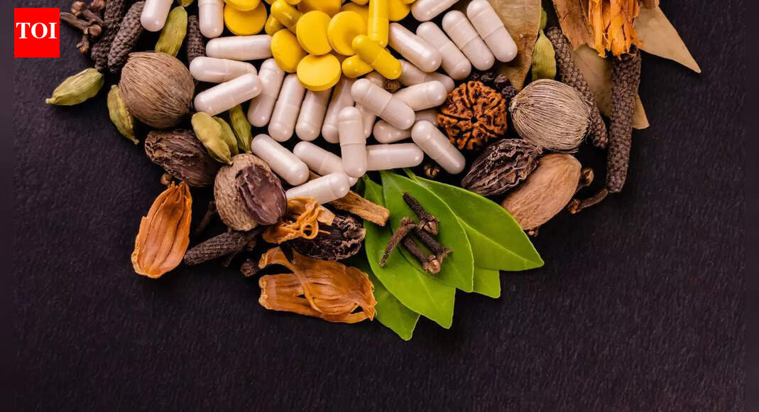 Is it OKAY to take Ayurvedic and Allopathic medicines together? Here’s what you need to know about risks, benefits, and safe use