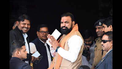 तोड़फोड़ अभियान कोर्ट के आदेश पर आधारित : सम्राट