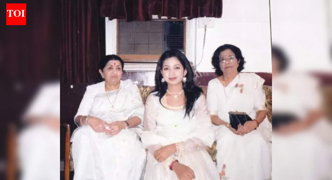 Shreya Ghoshal gets emotional remembering Lata Mangeshkar; Calls her 'A goddess in a white saree'