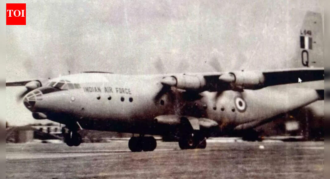 <div>'Blinded Pakistan air's defences': IAF recalls day 3 of 1971 war; shares rare images</div>