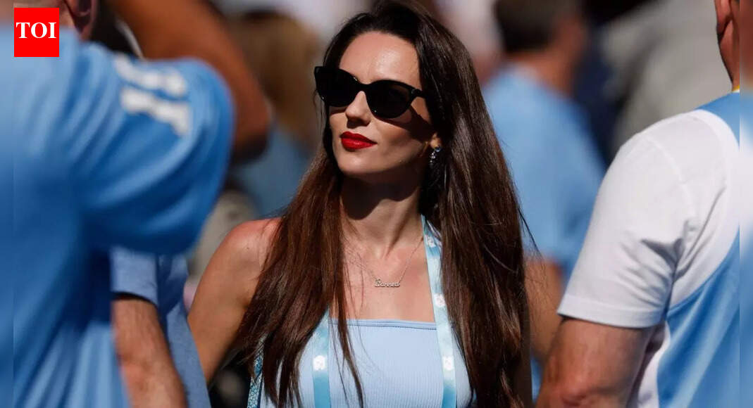 “Mentally off”: Fans erupt after Jordon Hudson files FOIA request on behalf of Bill Belichick amid Pablo Torre controversy