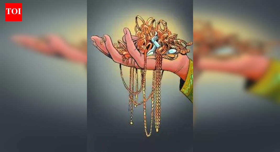 Jewellery worth Rs 25 lakh looted from Angara store