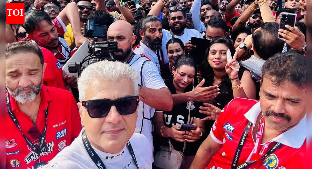 अजित कुमार ने मलेशिया के सेपांग में 500 से अधिक व्यक्तिगत तस्वीरें खिंचवाकर प्रशंसकों को मंत्रमुग्ध कर दिया – देखें वायरल वीडियो | तमिल मूवी समाचार