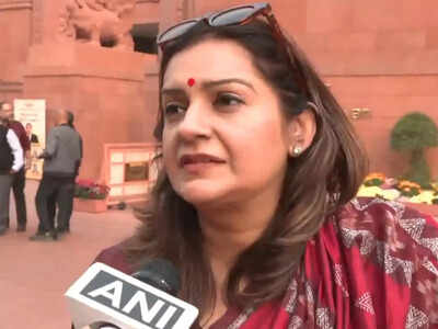 'Petty': Priyanka Chaturvedi on no invite to Rahul, Kharge for Putin's dinner; urges President Murmu to be 'bipartisan'